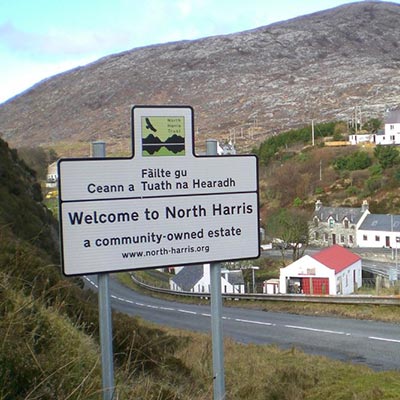 Roadsign at Tarbert - Welcome to North Harris | Fàilte gu Ceann a Tuath na Hearadh